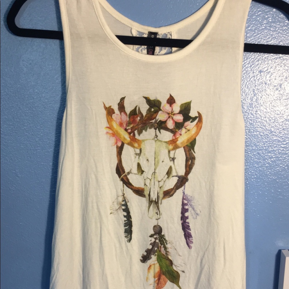 NWT WHITE TANKTOP COW/SKULL detail! Lace back